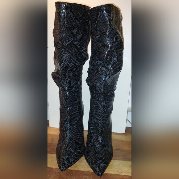 Faux Snakeskin knee-high Boots - Picture 2 of 4